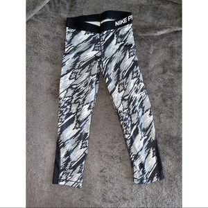 Nike Pro Dri-Fit Cropped Leggings Medium